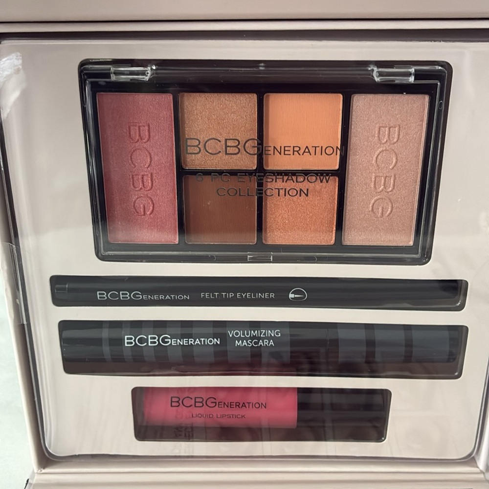 BCBGeneration Effortless Beauty Essential Face Set - Picture 2 of 7